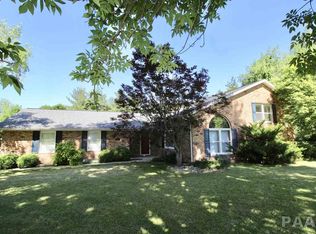 1717 California Rd, Pekin, IL 61554