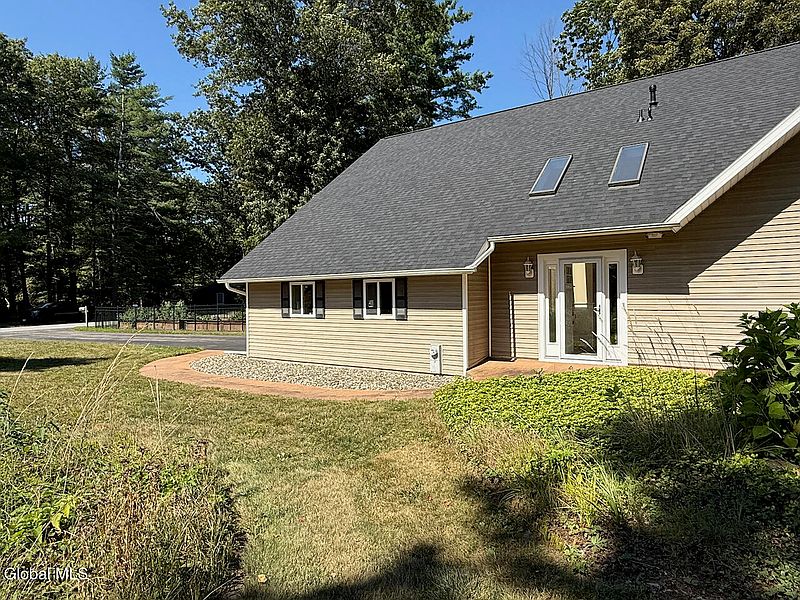 3rd image of 1 Lakeview Drive