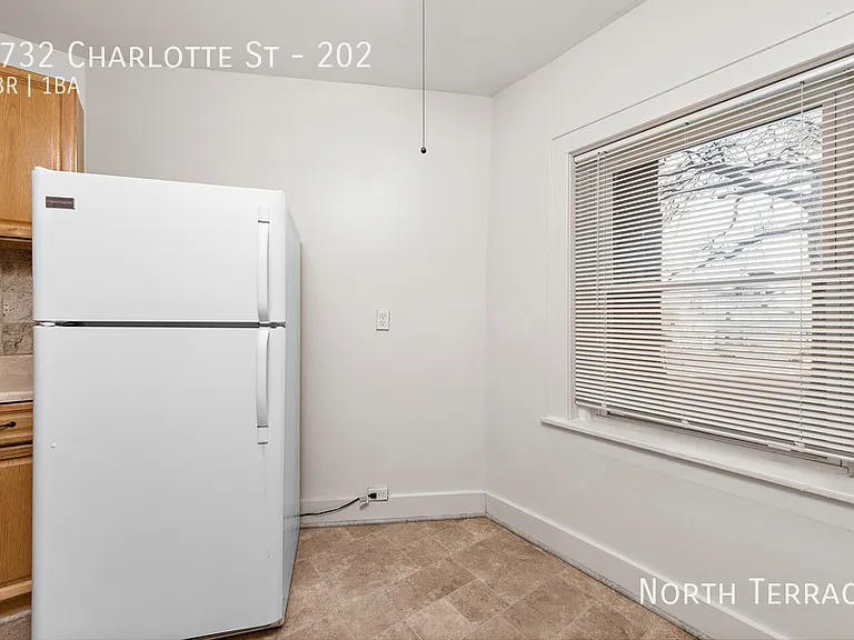 2732 Charlotte St — Photo 4