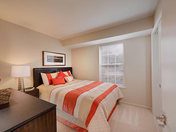 4th image of 13940 Longwood Manor Ct #-101