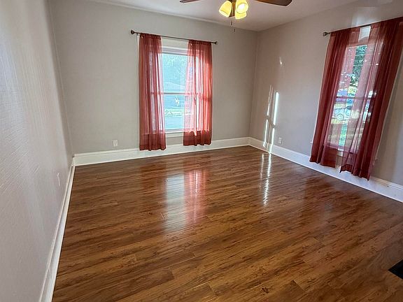 5th image of 335 Gladstone St