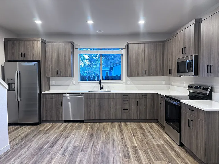 823 SE 5th St #4 — Photo 7