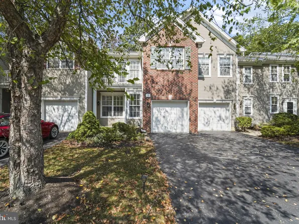 39 Normandy Dr, Princeton Junction, NJ 08550