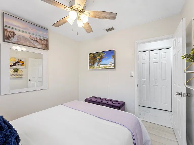 941 NW 180th Ter — Photo 13