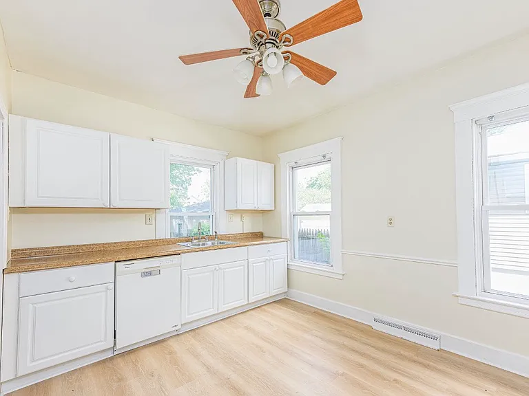 176 Leete St #1 — Photo 15