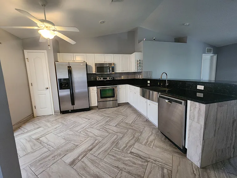 2204 Nelson Rd N — Photo 2