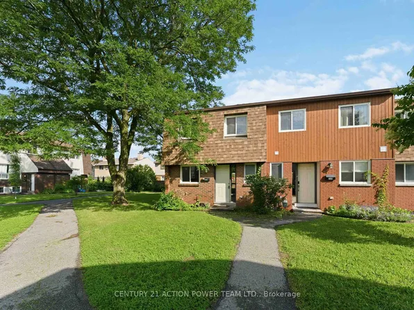 39 Woodvale Grn #A, Ottawa, ON K2G 4H3