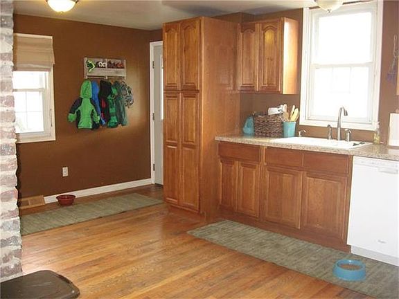 5th image of 1626 E Laurel Cir