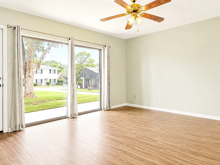 711 Springer Dr #13 — Photo 3