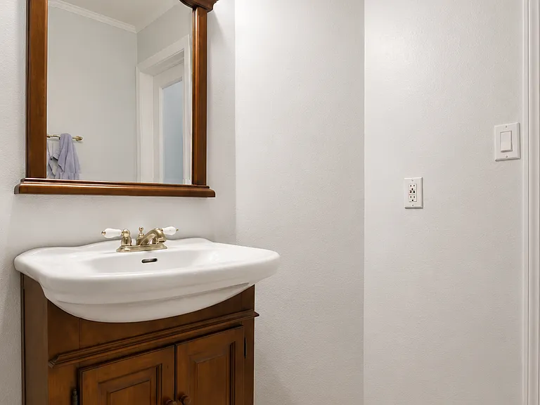 9026 Alden St — Photo 13