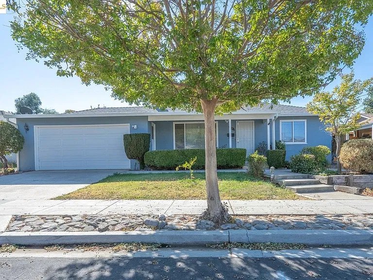 3873 Stanford Way — Photo 6
