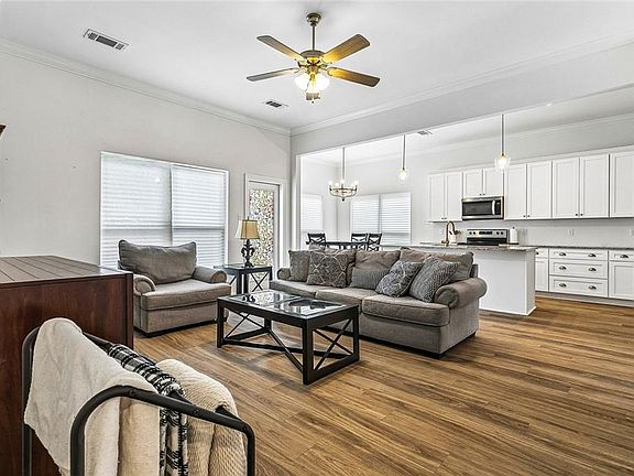 4th image of 57418 Maple Ave