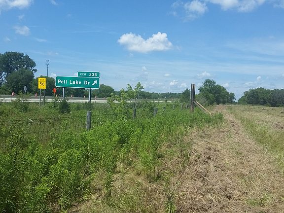 4th image of W673 Pell Lake Dr