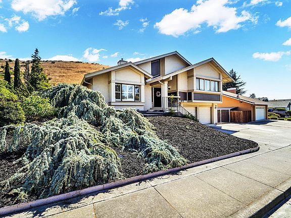 2nd image of 826 Rose Drive