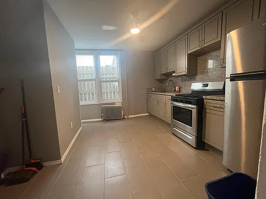 Rented by Silverkey Realty Inc | media 8