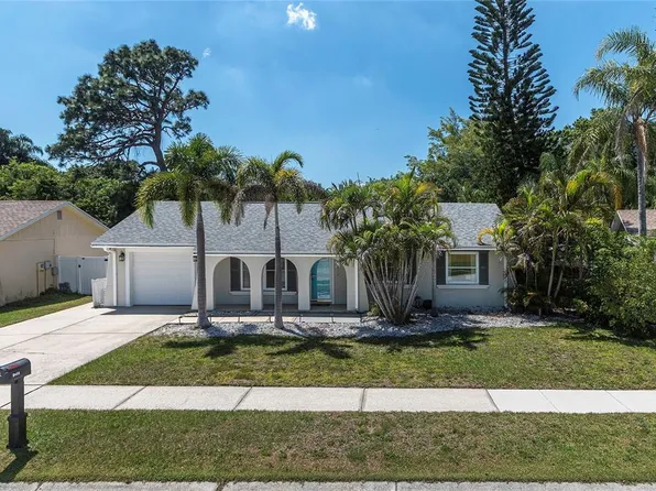 8255 101st Ct, Seminole, FL 33777