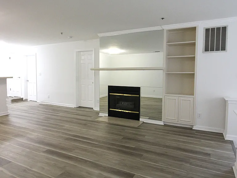 1100 Quaker Hill Dr #127 — Photo 7