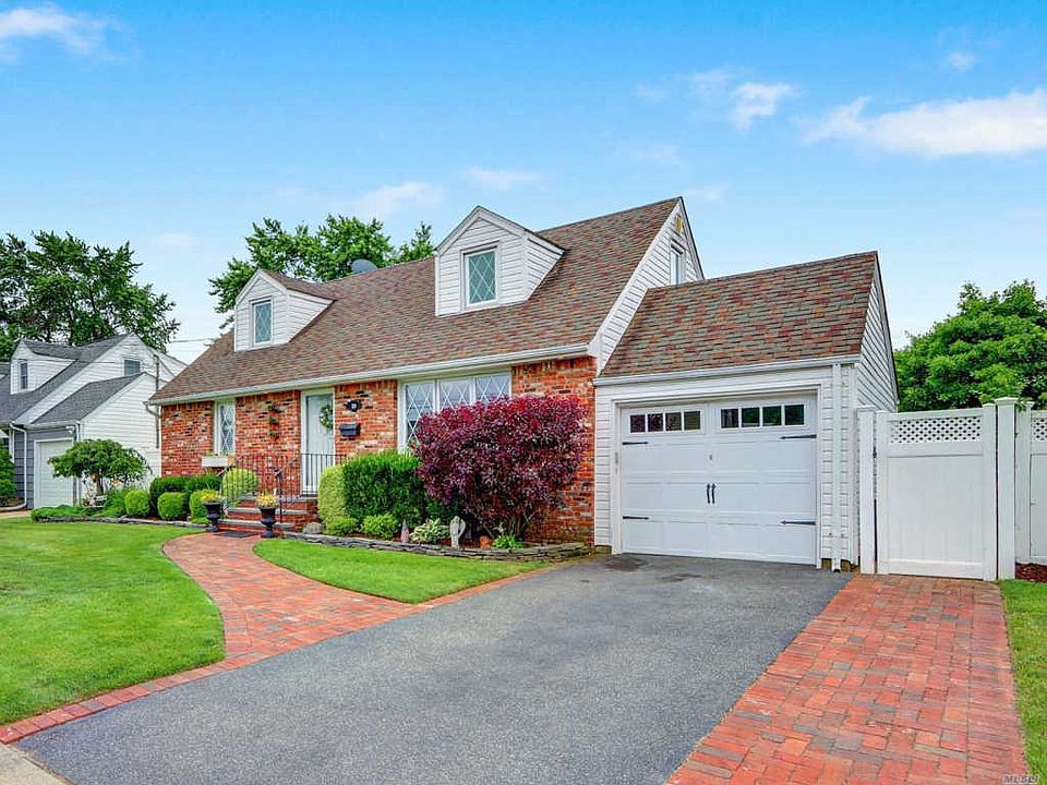 1st image of 139 E Zoranne Dr