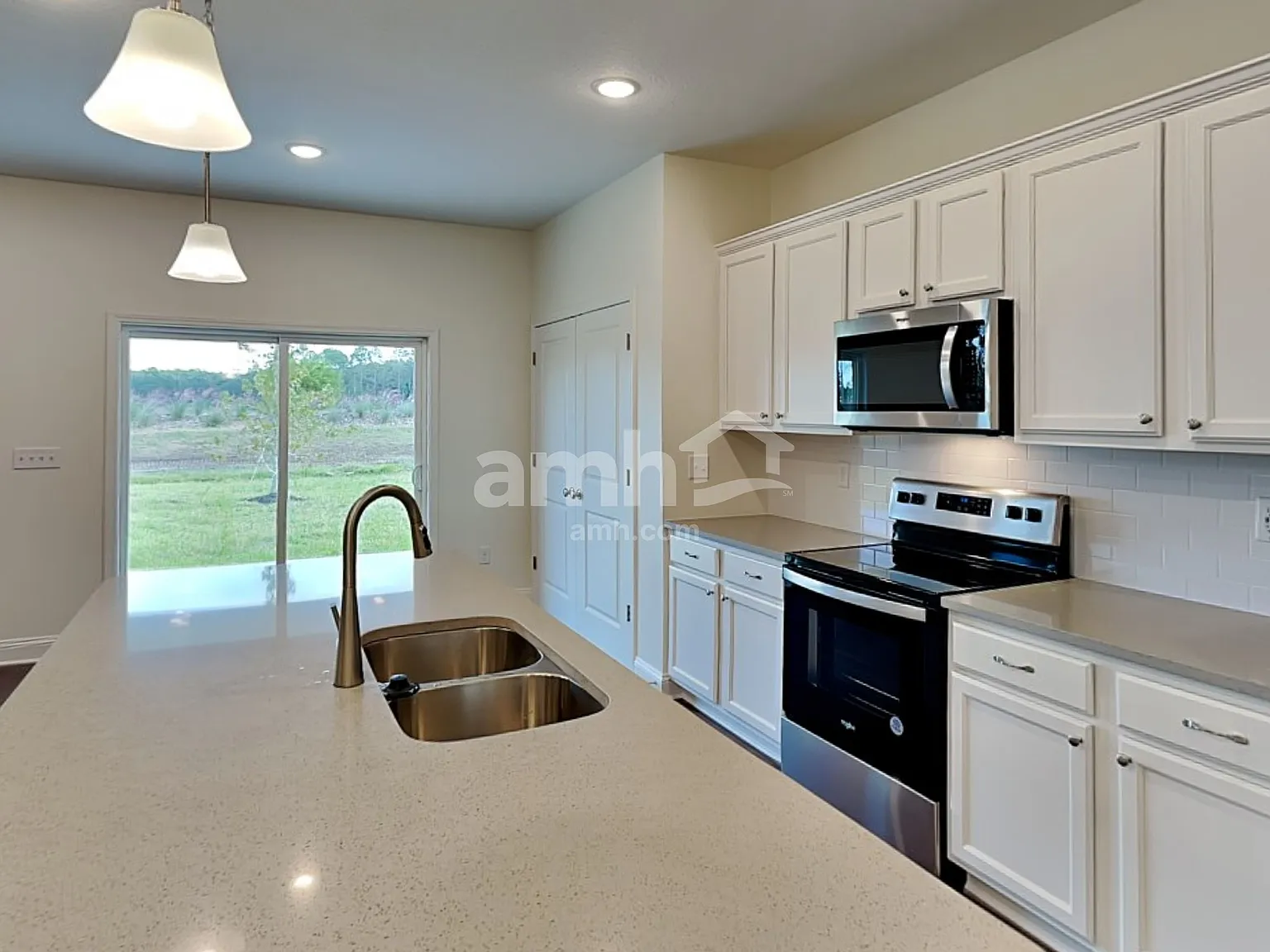 4 bed, 2.5 bath, 1977 sqft, $2,670 — Photo 3
