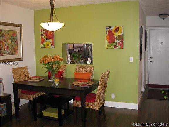 2nd image of 202 SE 10th St APT 202