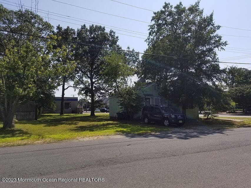 2nd image of 1612 Beaver Dam Road
