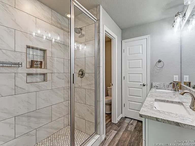 458 Seele St — Photo 14