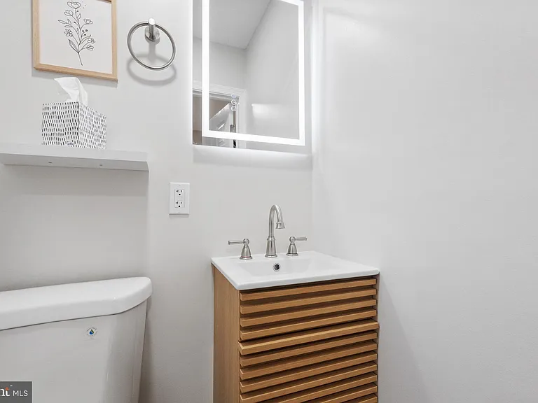1203 Moore St — Photo 37