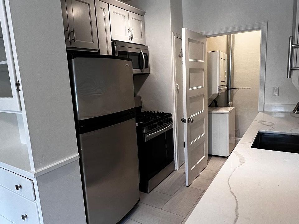 1st image of 568 N 1st St APT 1
