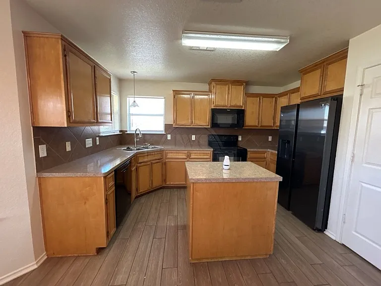 10105 Diana Dr — Photo 7