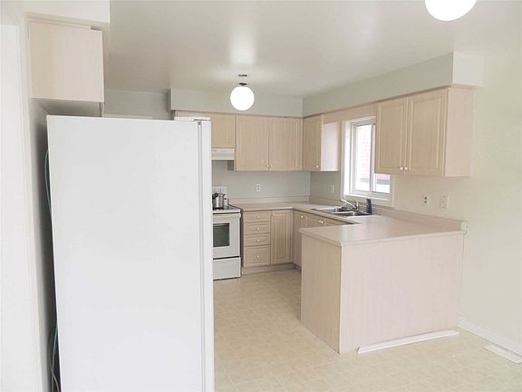 3rd image of 124 Birchwood Dr