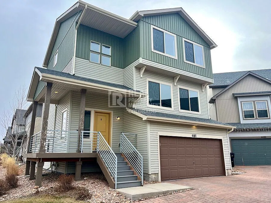 Comfortable 3 Bedroom Home Near Trails and Community Amenities — Photo 1