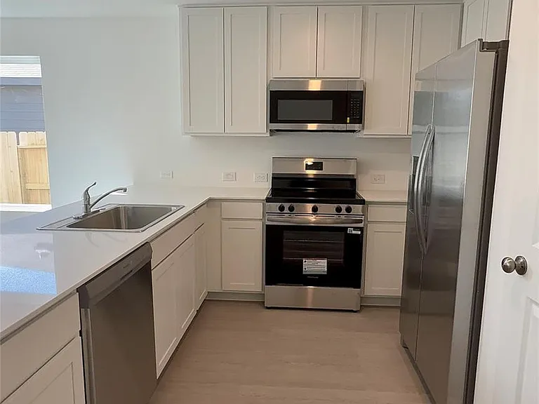 331 Parkin Ct — Photo 3