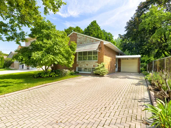 109 Wincott Dr, Toronto, ON M9R 2P5