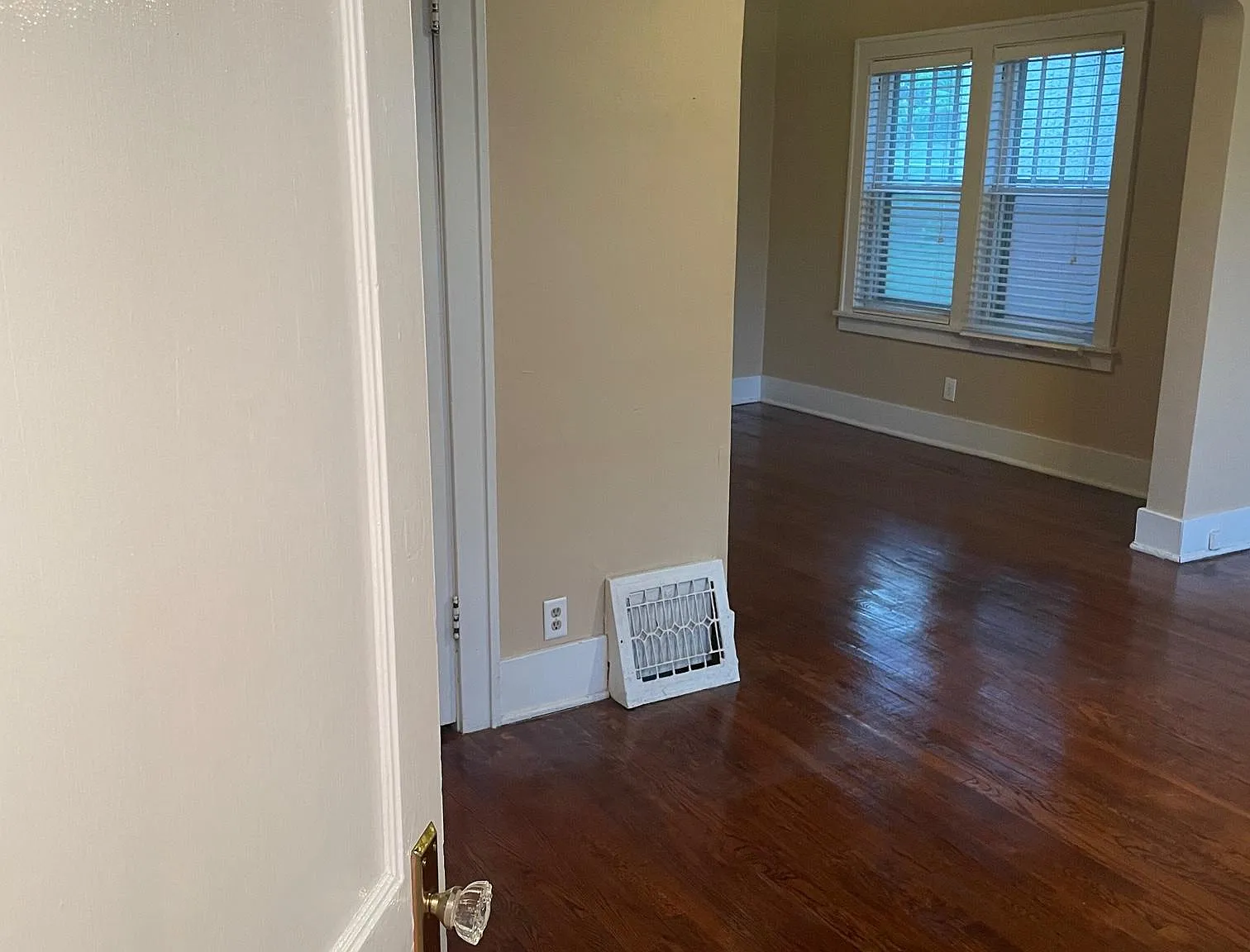 3 bed, 1600 sqft, $2,180 — Photo 2