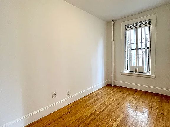 4th image of 200 W 95th St #5B