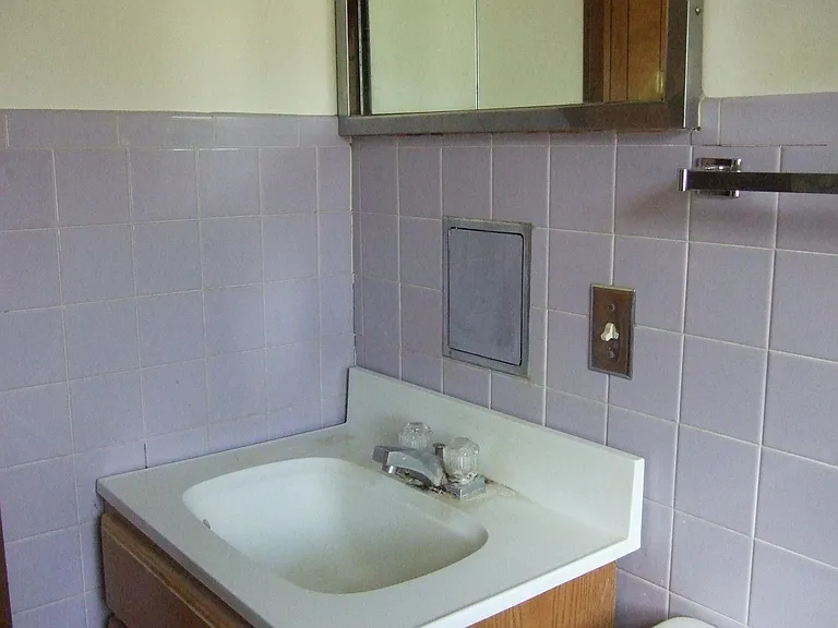 416 Zessin St — Photo 17