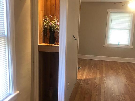 4th image of 27 Elm St