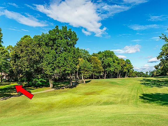 Beautiful golf course - great location for your dream home!
