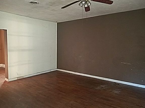 3rd image of 1100 W Fourth Ave
