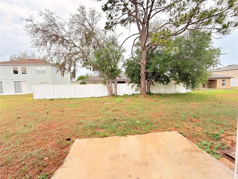 733 James Ct — Photo 15