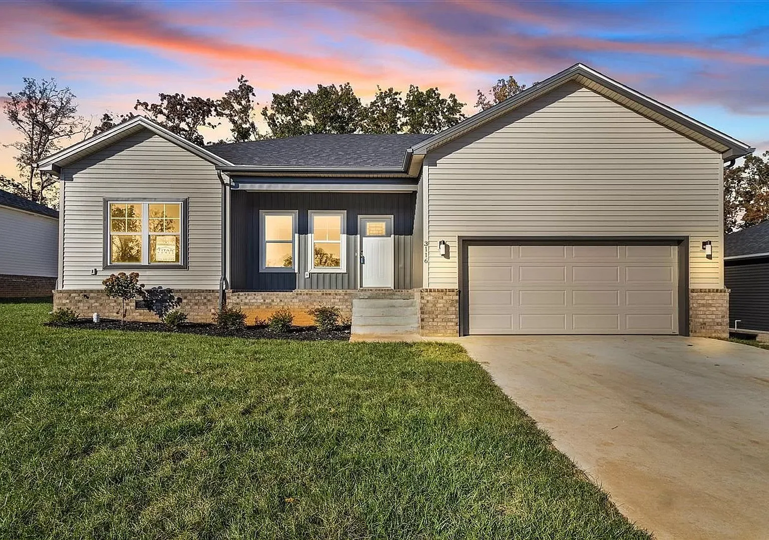 Three bedroom, three bathroom home in Plum Springs — Photo 2