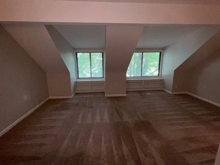 9848 Brookridge Ct — Photo 17