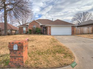 1304 Nottoway Dr, Midwest City, OK 73130