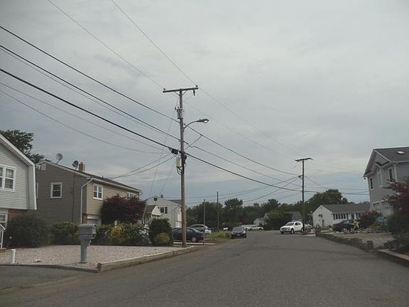 3rd image of 3164 Oceanic Dr