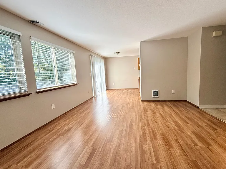 10404-10419 E McKinley Ave — Photo 18