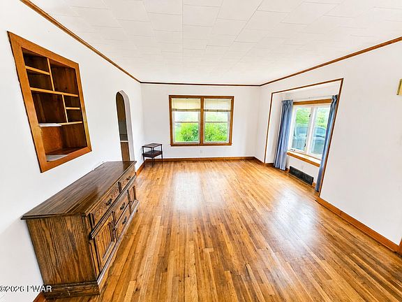 3rd image of 306 Avenue O