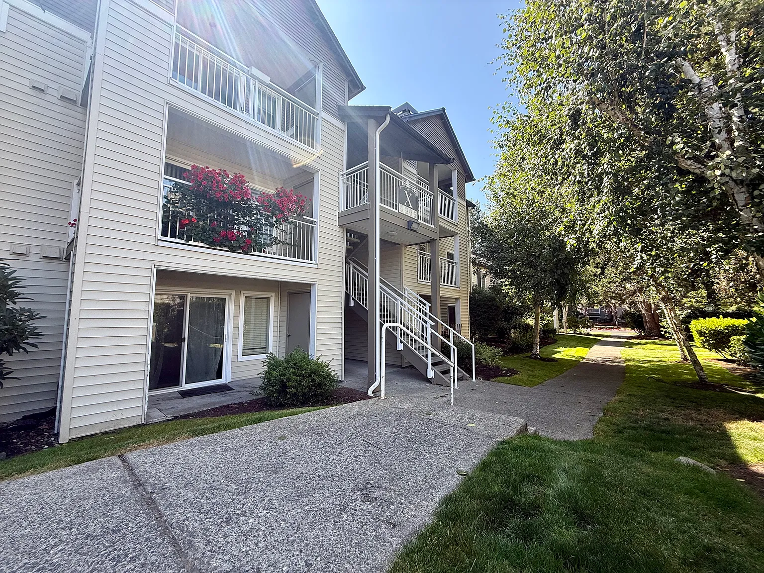 2 bed, 867 sqft, $2,000 — Photo 1