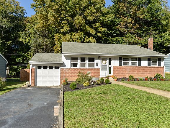1 CAR GARAGE