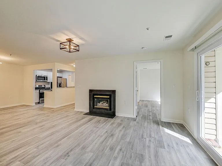 15300 Diamond Cove Ter #4 — Photo 9