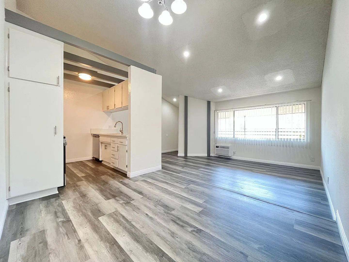 Independence Apartments — Photo 2